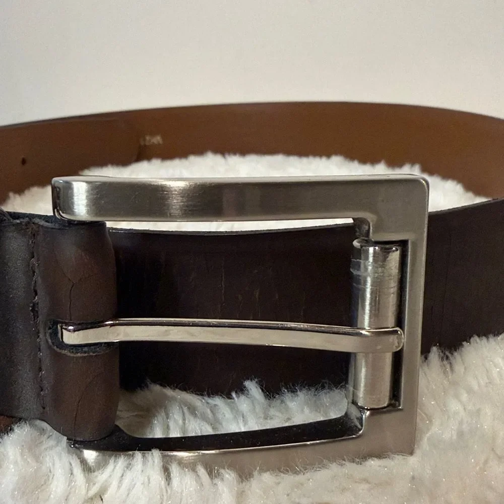 Van Heusen Genuine Leather Classic Brown Belt Silver Hardware Minimalist Size 40